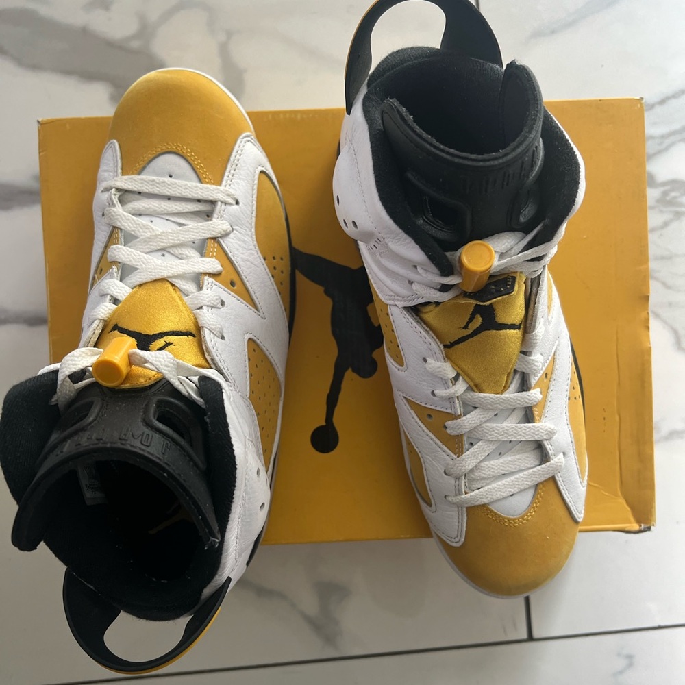 Sz 9 Jordan 6 yellow ochre worn once DEADSTOCK